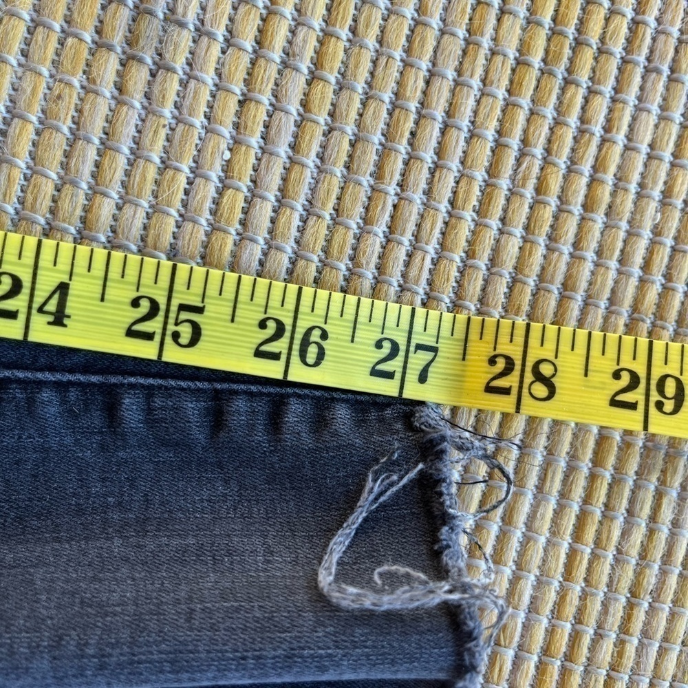 Madewell 9” Mid Rise Skinny Jeans in Black - Picture 6 of 16